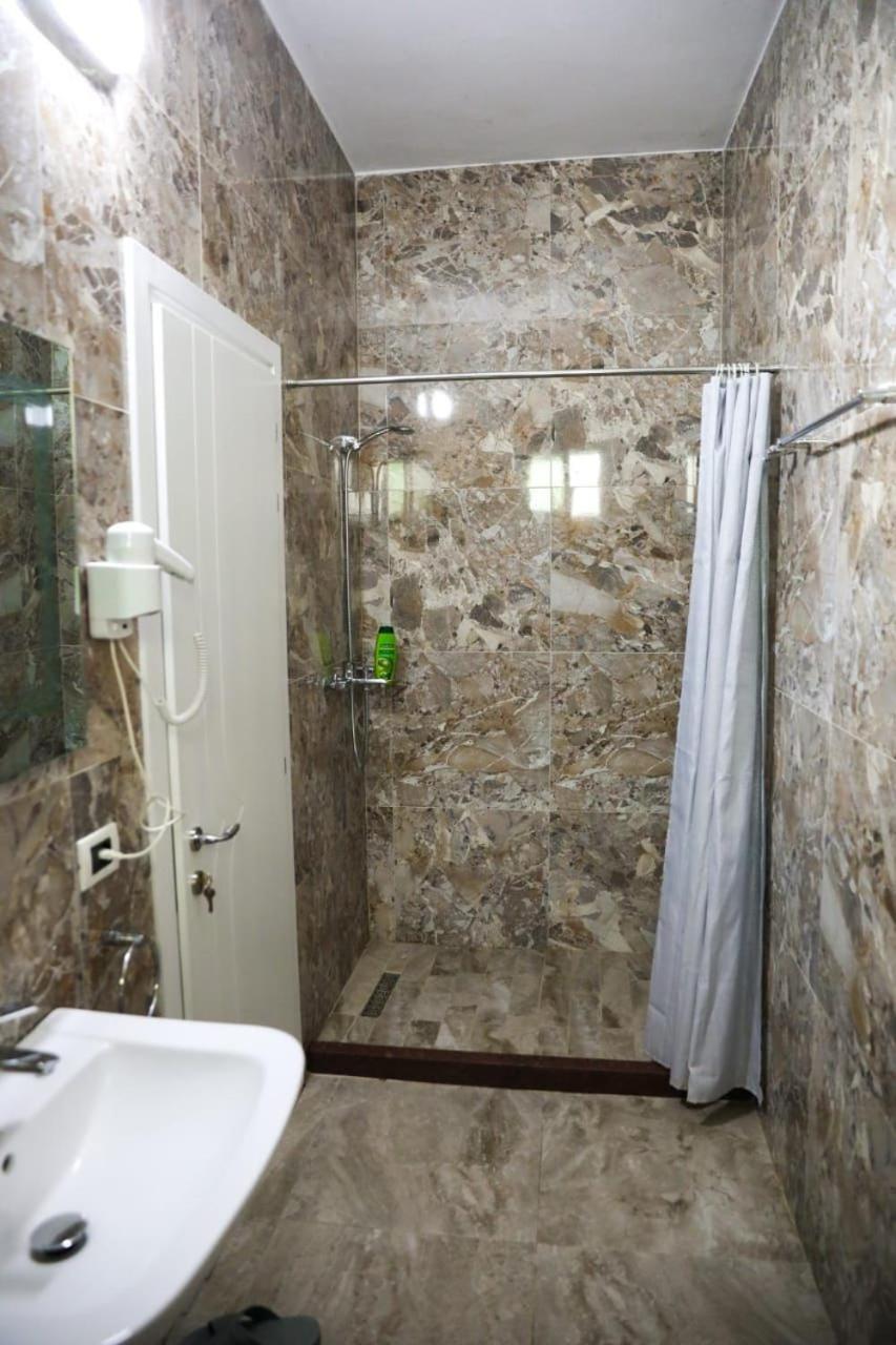 Merkaj Hotel Berat Extérieur photo